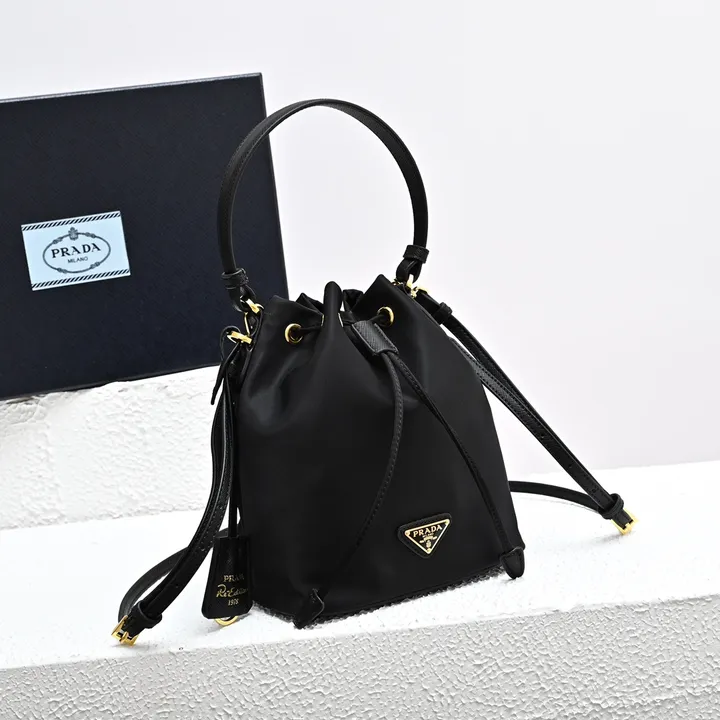 スーパーコピー プラダ キーホルダー