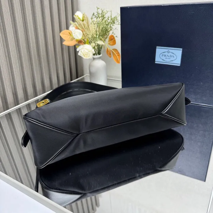 スーパーコピー プラダ キーホルダー