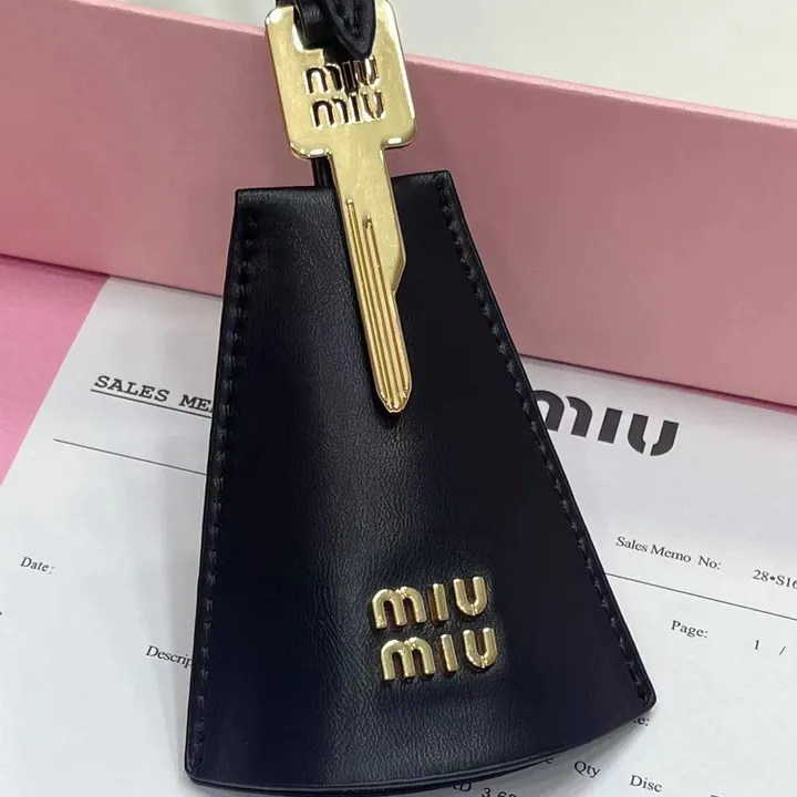 スーパーコピー ミュウミュウ キーホルダー