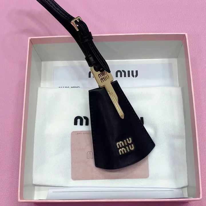 スーパーコピー ミュウミュウ キーホルダー