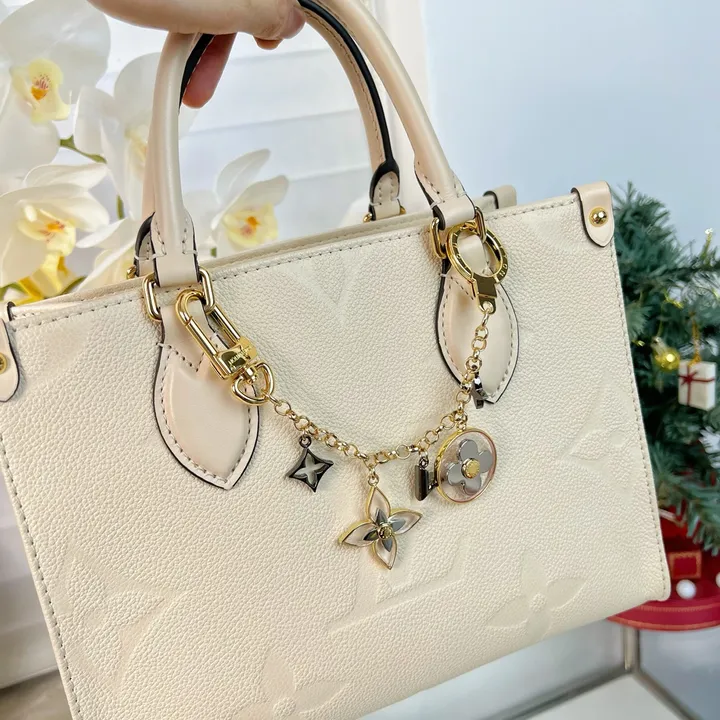 スーパーコピー ルイヴィトン キーホルダー