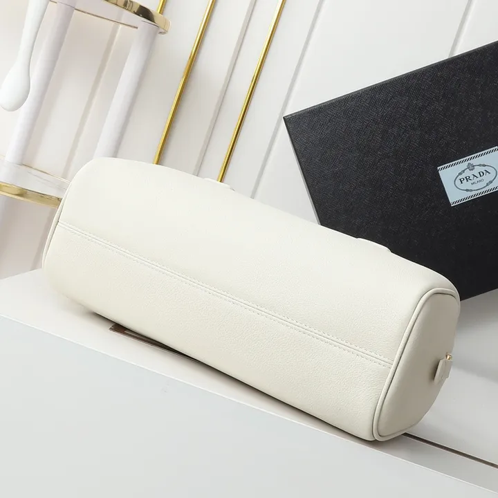 スーパーコピー プラダ キーホルダー