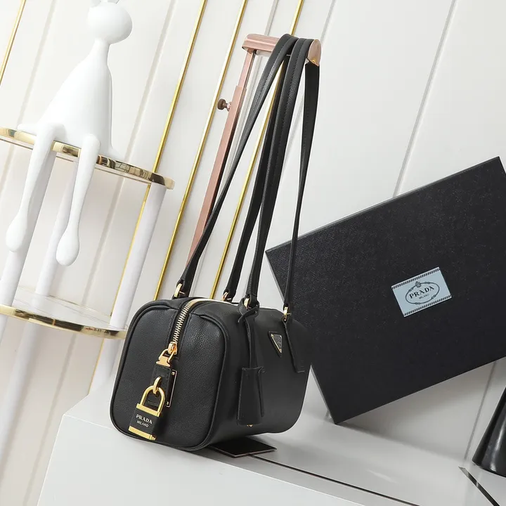 スーパーコピー プラダ キーホルダー