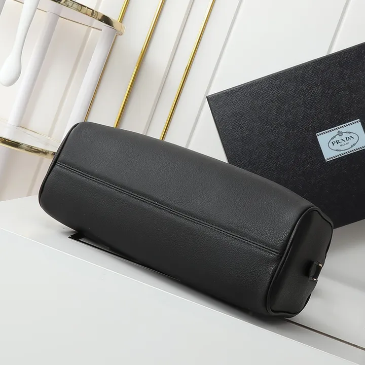 スーパーコピー プラダ キーホルダー