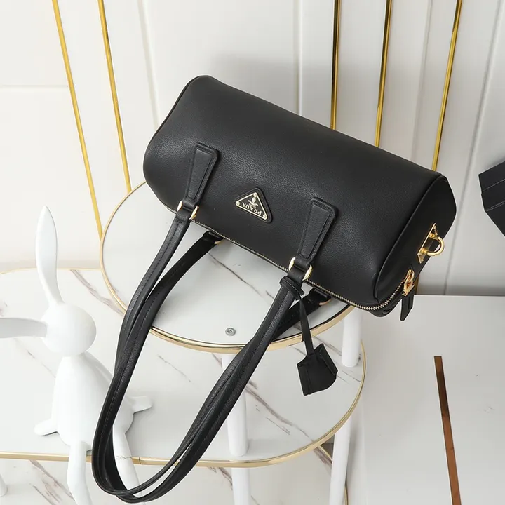 スーパーコピー プラダ キーホルダー