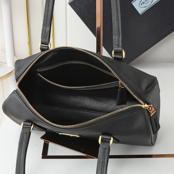 スーパーコピー プラダ キーホルダー