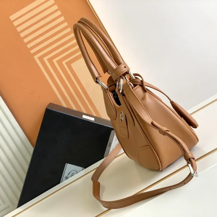 スーパーコピー プラダ キーホルダー