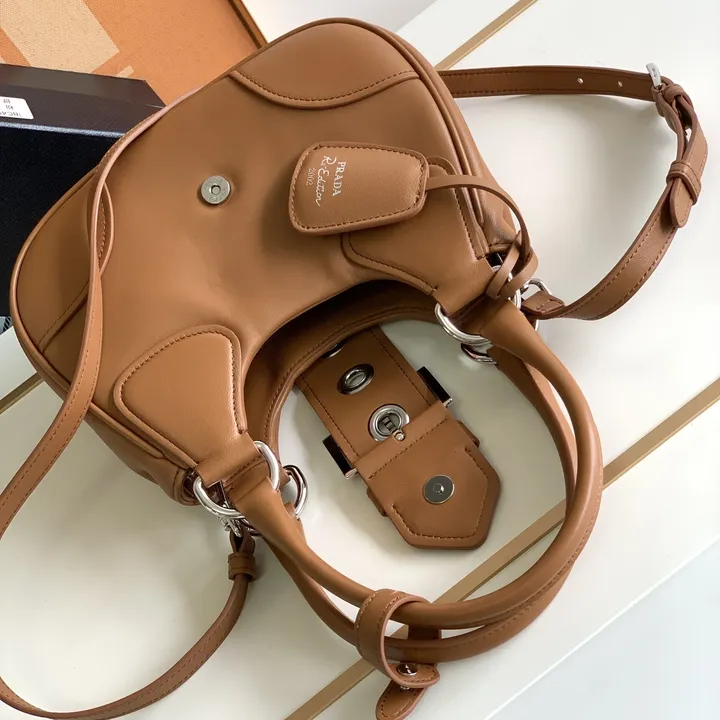 スーパーコピー プラダ キーホルダー