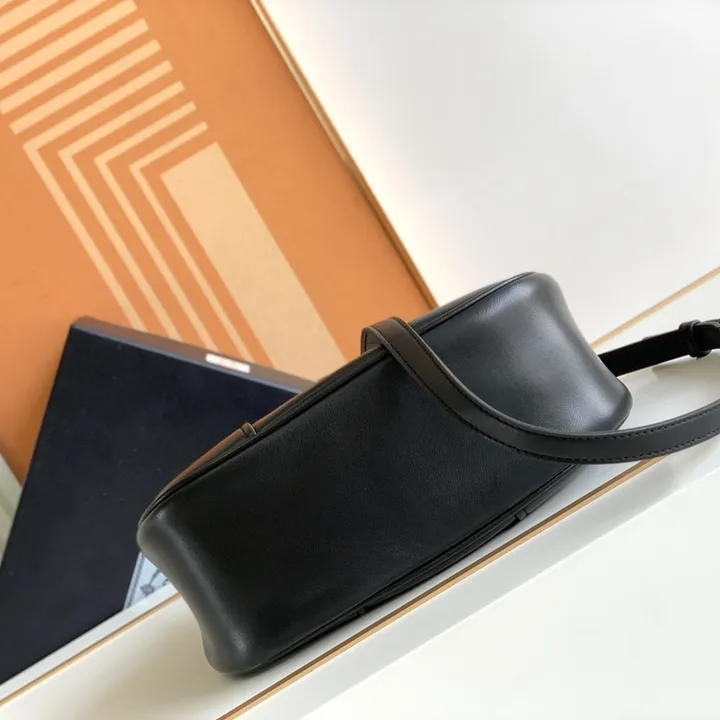 スーパーコピー プラダ キーホルダー