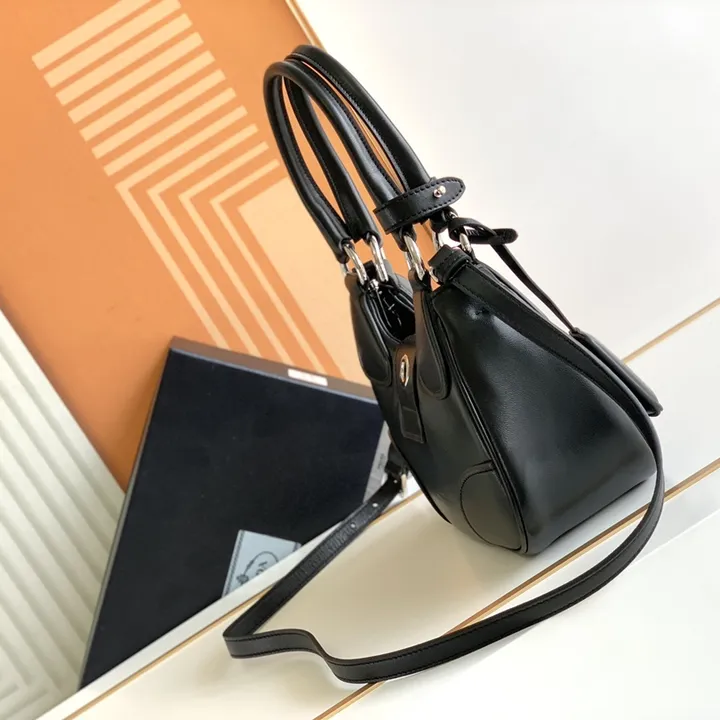 スーパーコピー プラダ キーホルダー