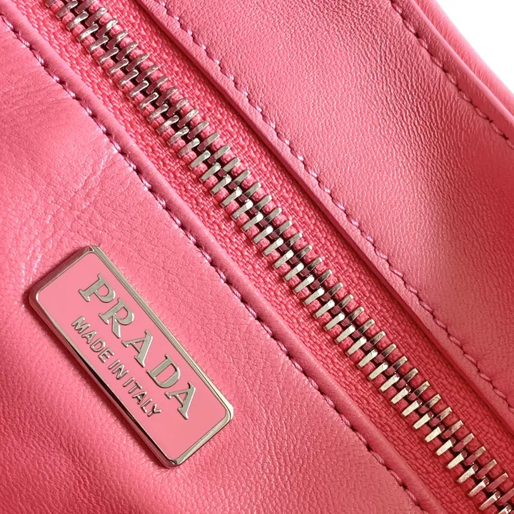 スーパーコピー プラダ キーホルダー