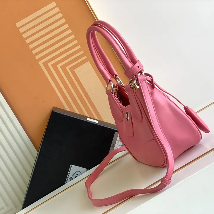 スーパーコピー プラダ キーホルダー