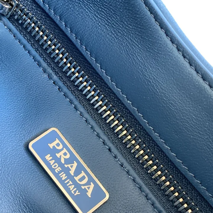 スーパーコピー プラダ キーホルダー