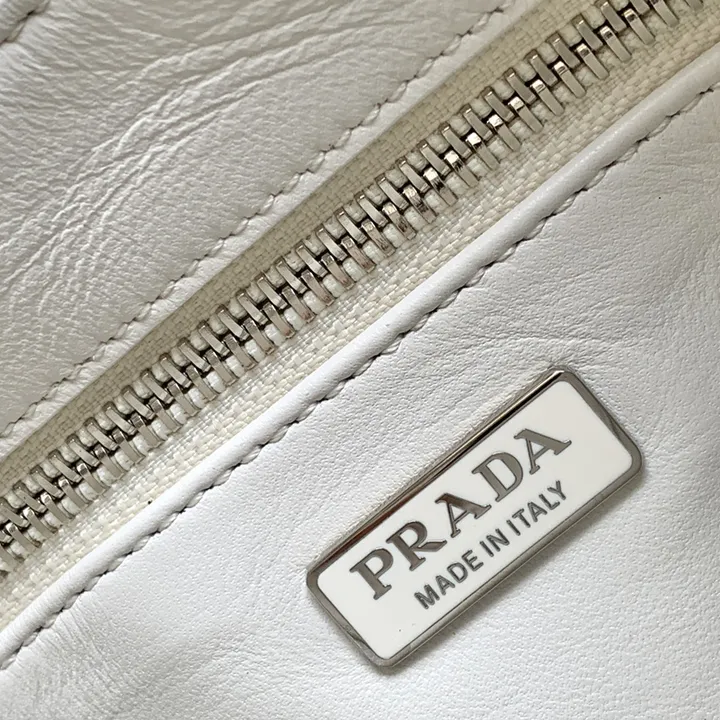 スーパーコピー プラダ キーホルダー