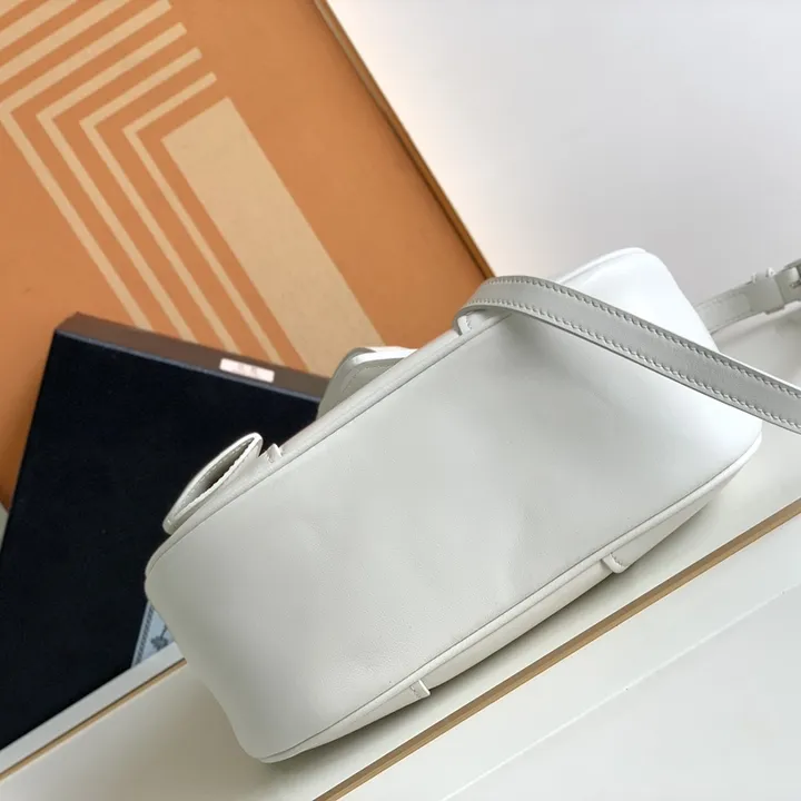 スーパーコピー プラダ キーホルダー