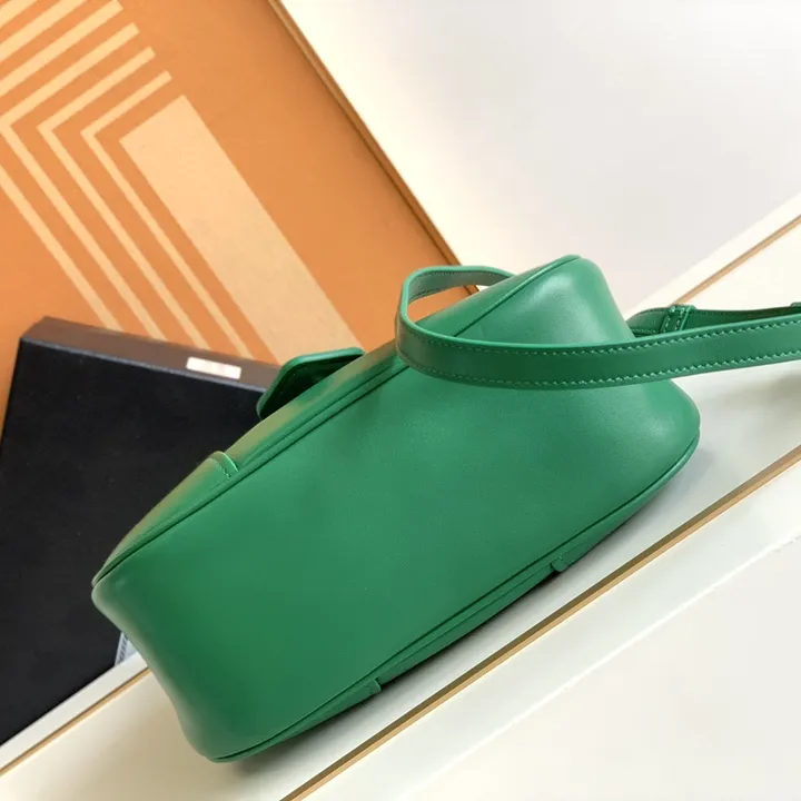 スーパーコピー プラダ キーホルダー