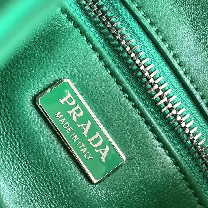 スーパーコピー プラダ キーホルダー