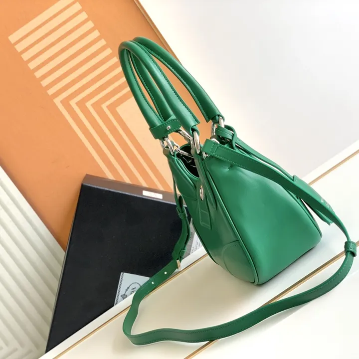 スーパーコピー プラダ キーホルダー