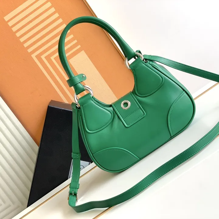 スーパーコピー プラダ キーホルダー