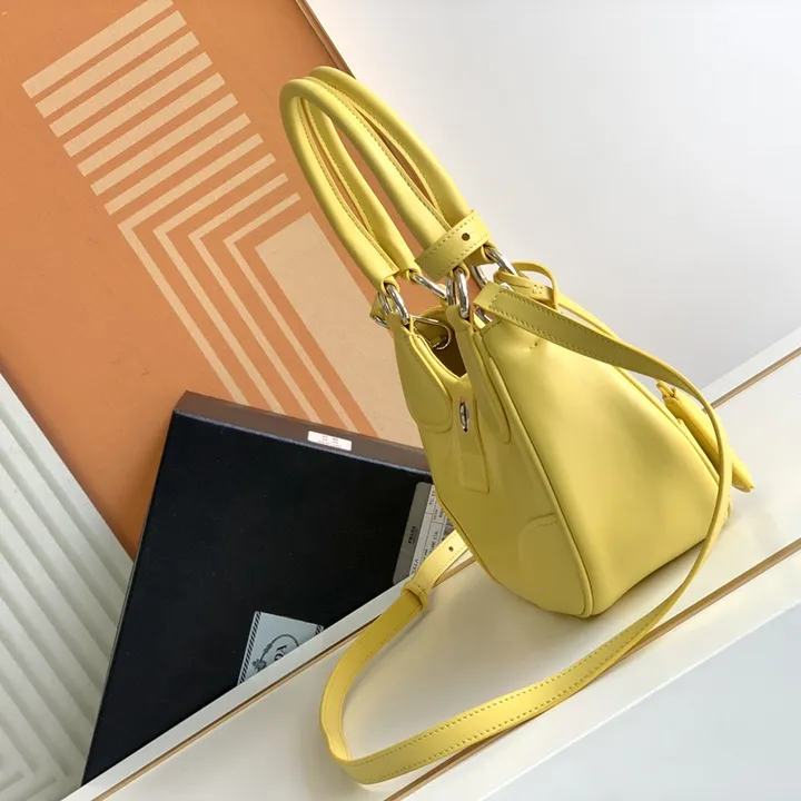 スーパーコピー プラダ キーホルダー