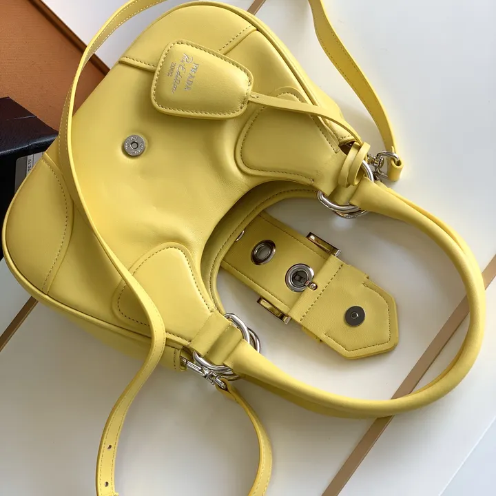 スーパーコピー プラダ キーホルダー