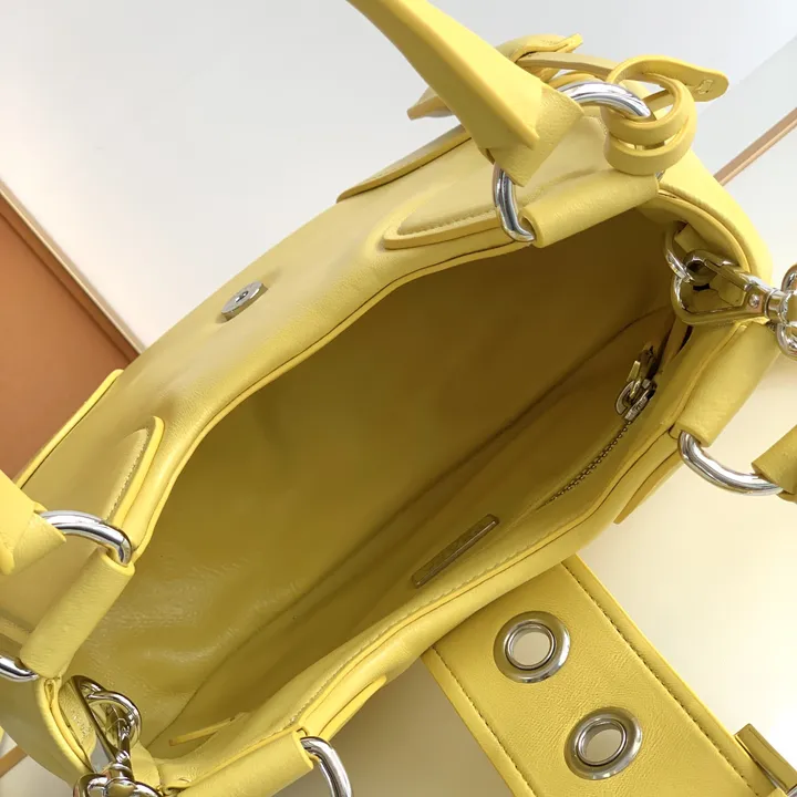 スーパーコピー プラダ キーホルダー