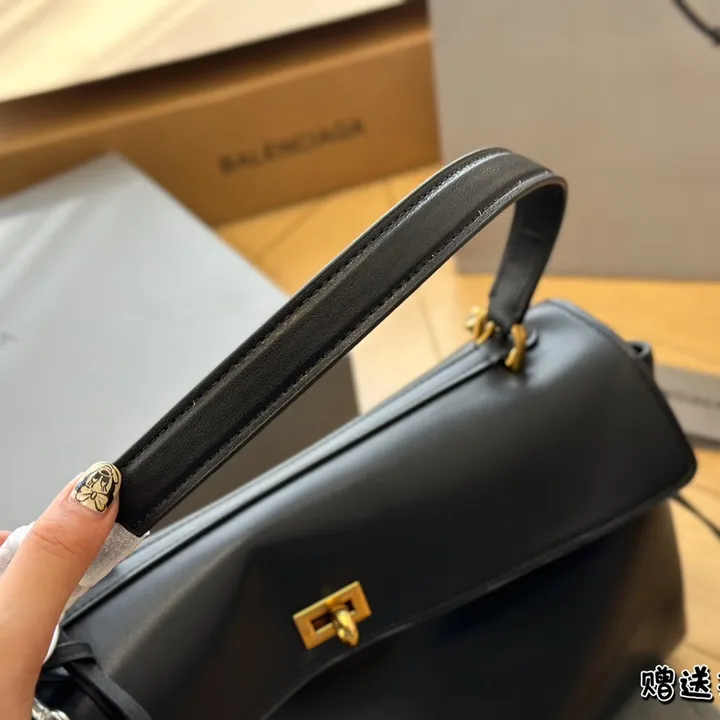 スーパーコピー バレンシアガ キーホルダー