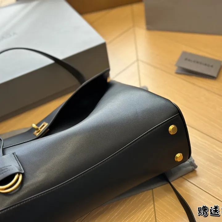 スーパーコピー バレンシアガ キーホルダー