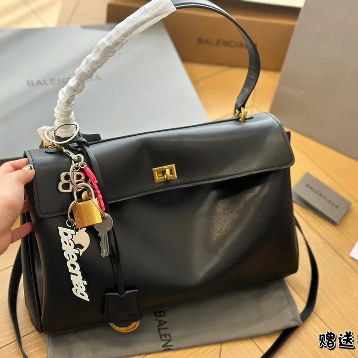 スーパーコピー バレンシアガ キーホルダー