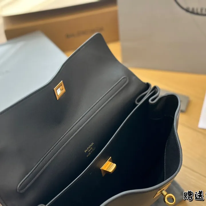 スーパーコピー バレンシアガ キーホルダー