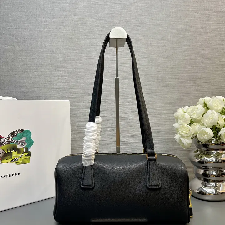 スーパーコピー プラダ キーホルダー