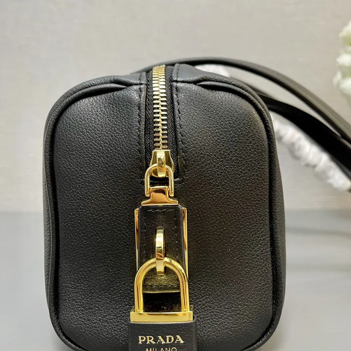 スーパーコピー プラダ キーホルダー