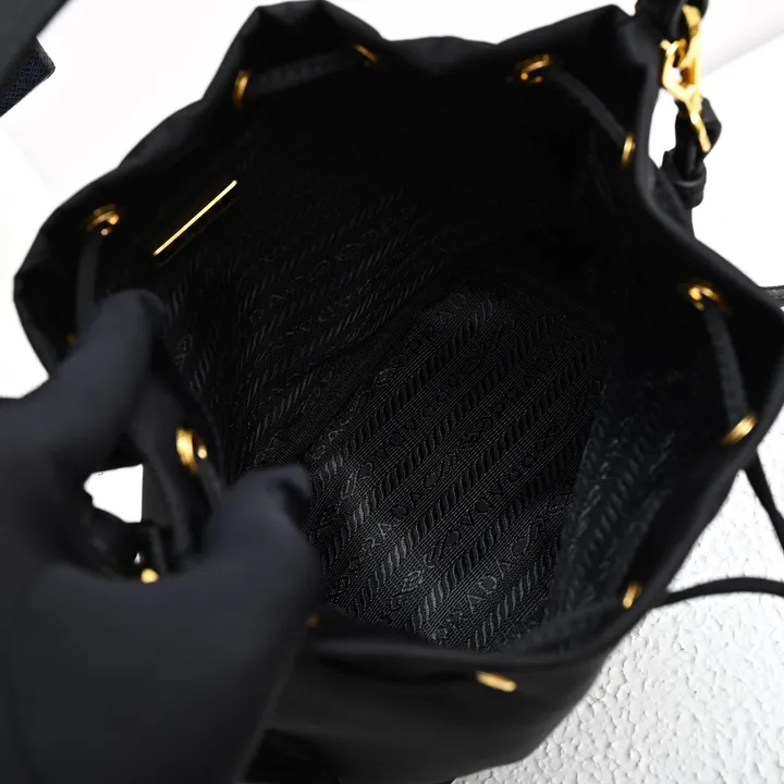 スーパーコピー プラダ キーホルダー