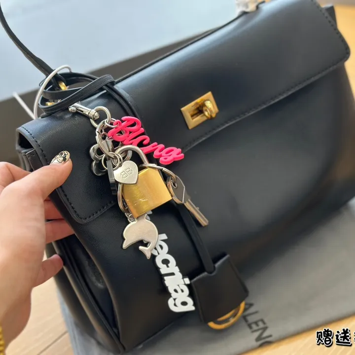 スーパーコピー バレンシアガ キーホルダー