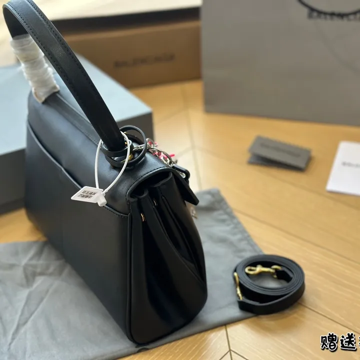 スーパーコピー バレンシアガ キーホルダー