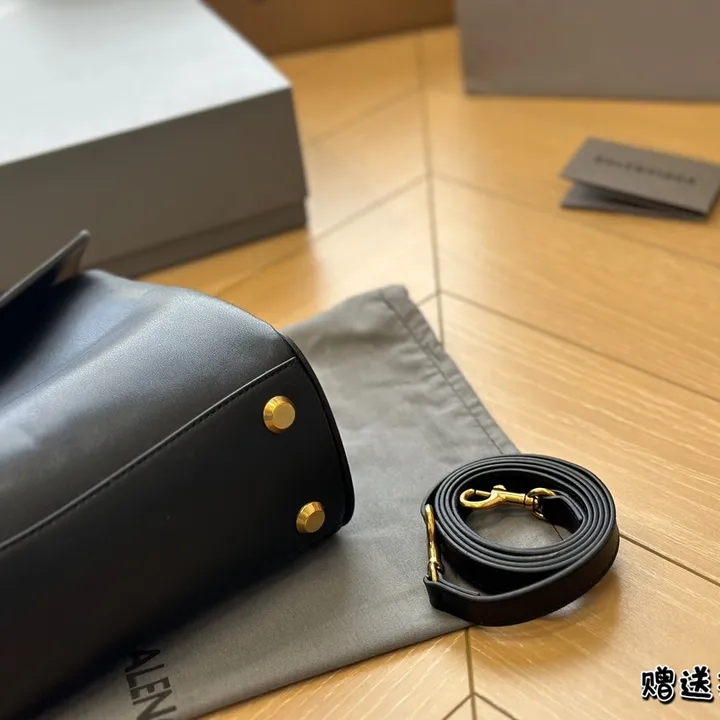 スーパーコピー バレンシアガ キーホルダー