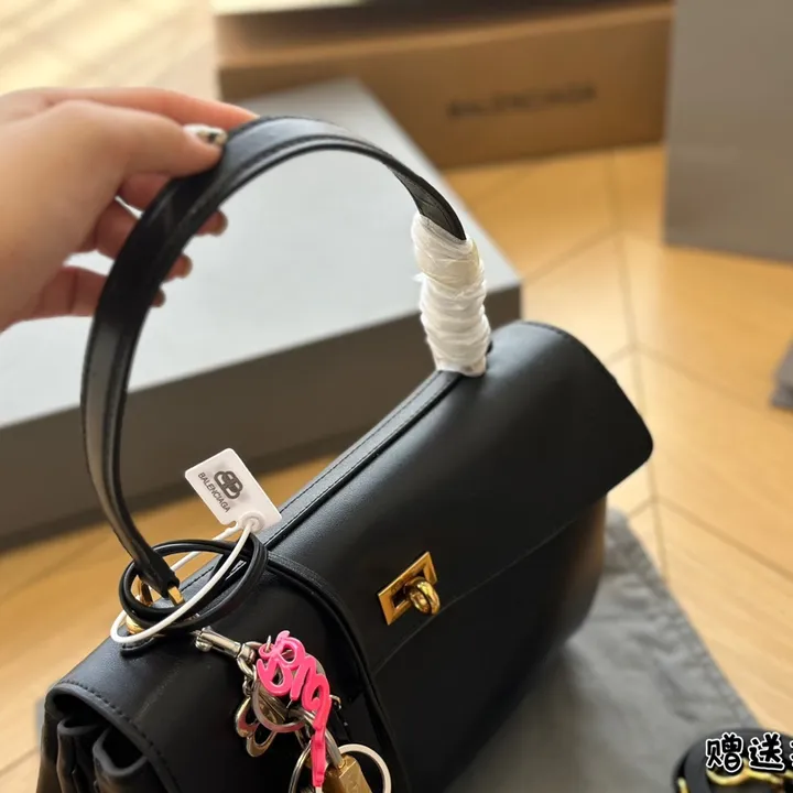 スーパーコピー バレンシアガ キーホルダー