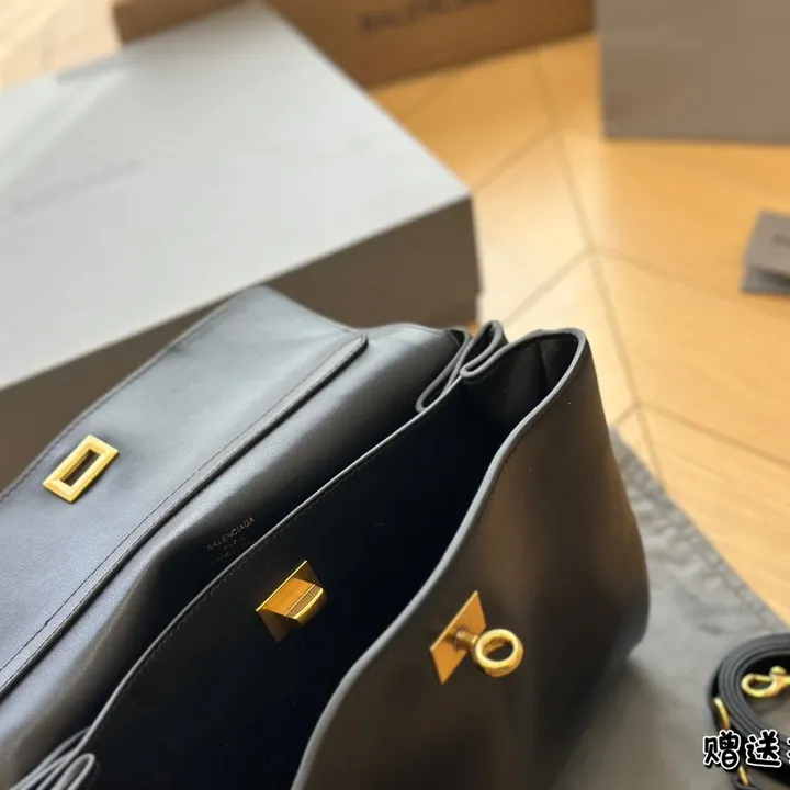 スーパーコピー バレンシアガ キーホルダー