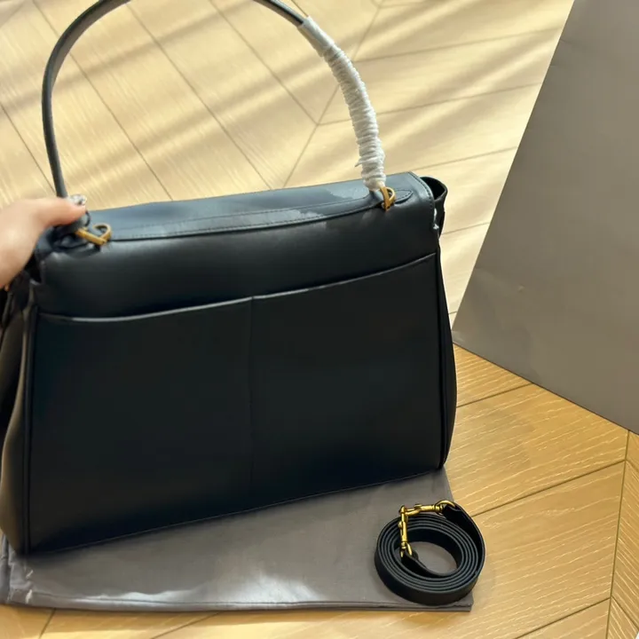 スーパーコピー バレンシアガ キーホルダー