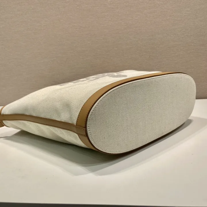 スーパーコピー プラダ キーホルダー