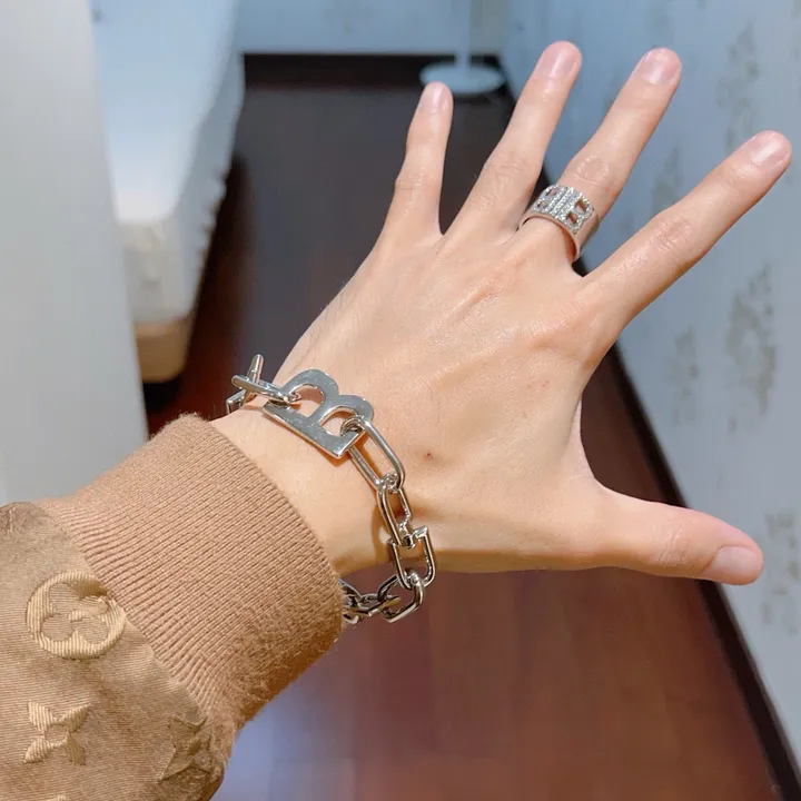 スーパーコピー バレンシアガ キーホルダー