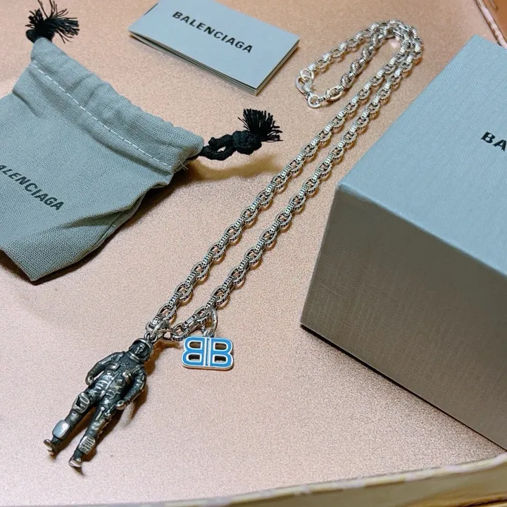 スーパーコピー バレンシアガ キーホルダー