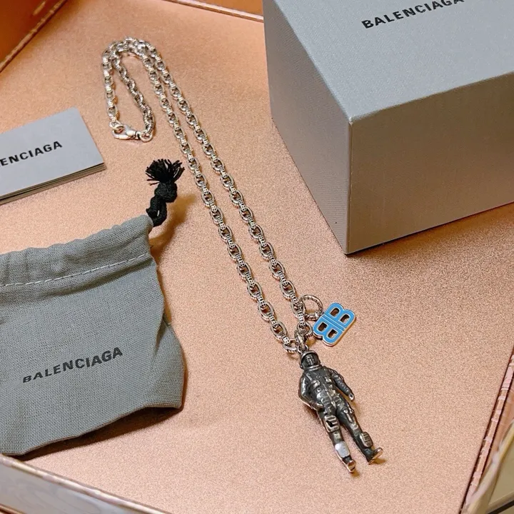 スーパーコピー バレンシアガ キーホルダー