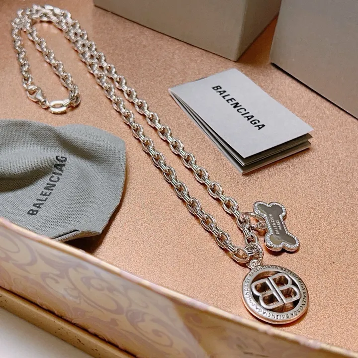 スーパーコピー バレンシアガ キーホルダー