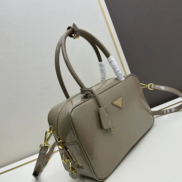 スーパーコピー プラダ キーホルダー