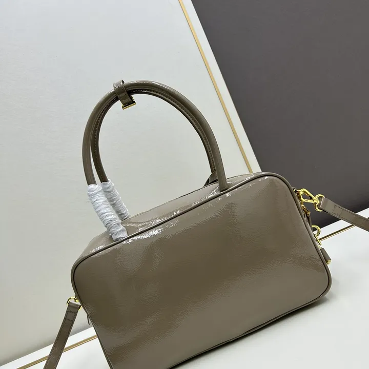 スーパーコピー プラダ キーホルダー