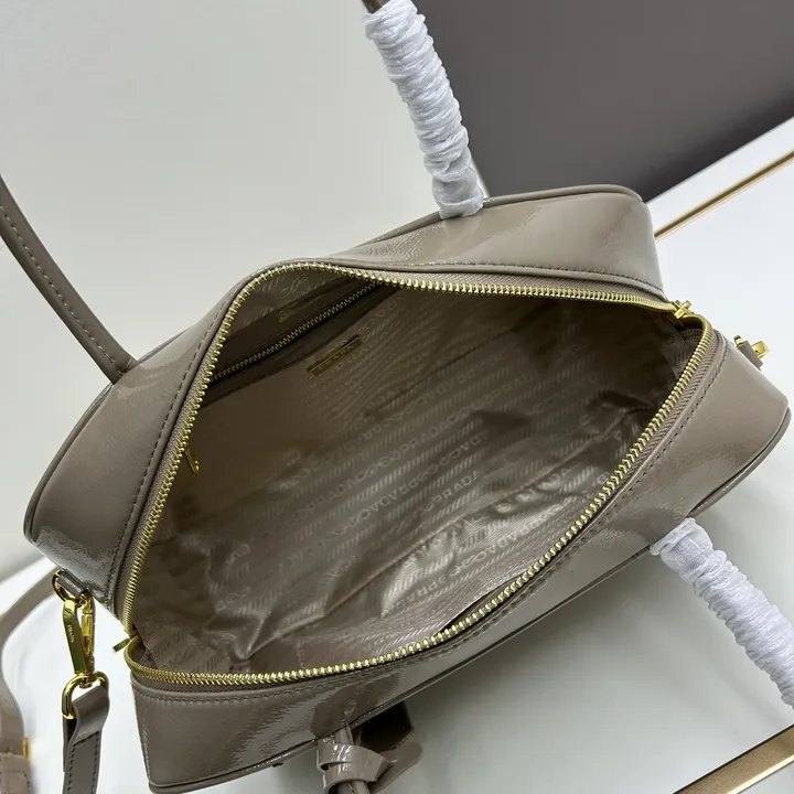 スーパーコピー プラダ キーホルダー