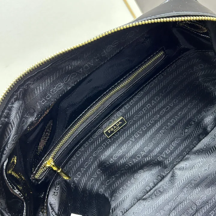 スーパーコピー プラダ キーホルダー