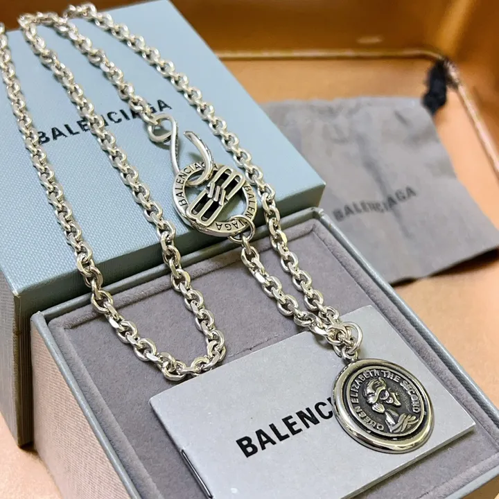 スーパーコピー バレンシアガ キーホルダー