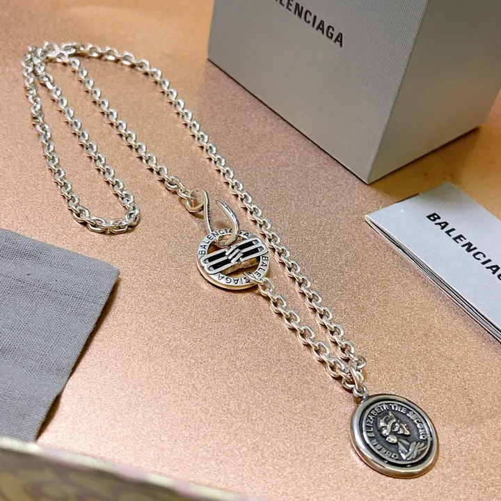 スーパーコピー バレンシアガ キーホルダー